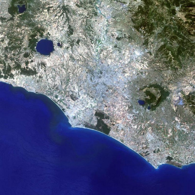 Landsat-7 ETM+(03/01/2001): Rzym, Włochy (źródło: USGS)